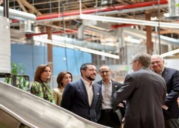 The Crown Prince visits the headquarters of Playground Global in California