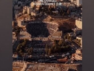 The Crown Prince re-publishes a video of the Nashama fans and praises the public attendance in the Roman Amphitheater