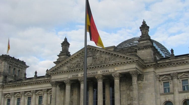 The head of the German interior calls for protecting the Bundestag from drones