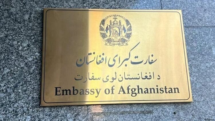 Embassy of Afghanistan in Tehran: Issuance of passports for the holders of Amish card has been stopped