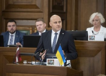 The new coalition is already splitting over lending supervision