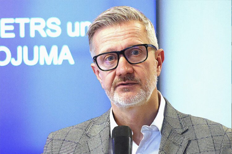 The members of the Saeima forbid Endzińs to fight the bureaucracy bureaucratically and with extraneous names