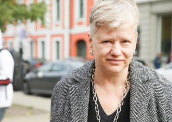 PHOTO. “He has been behind the door of the house” – a bear visited the property of the writer Dace Rukšane