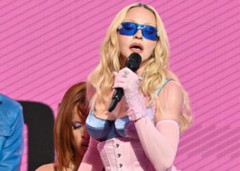 Madonna in a boudoir bow performed in Times Square – photo
