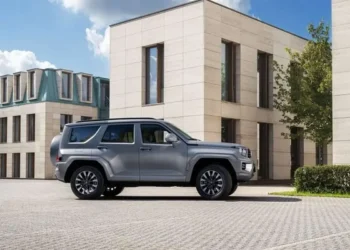 What are the capabilities of the six-cylinder engine power of the Chinese tank 700 / SUV?