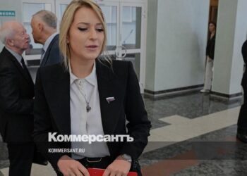 New Ombudsman Yana Lantratova at a meeting of the Human Rights Council before the elections
