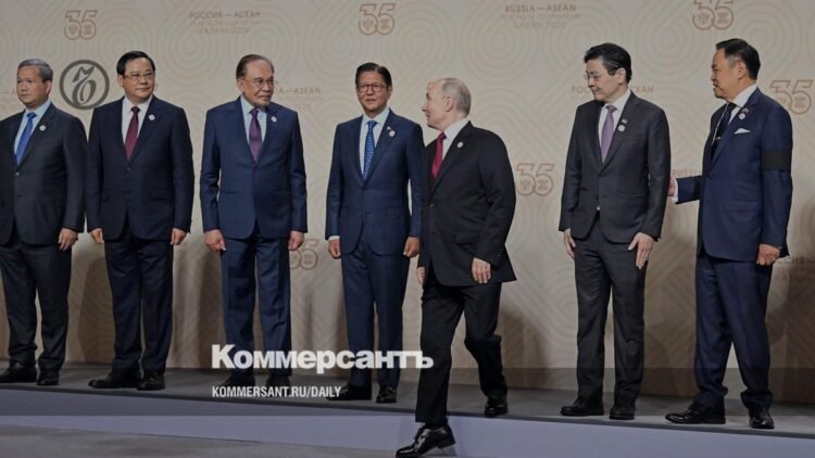 Russia-ASEAN Summit in Kazan: Putin, bloggers and translator