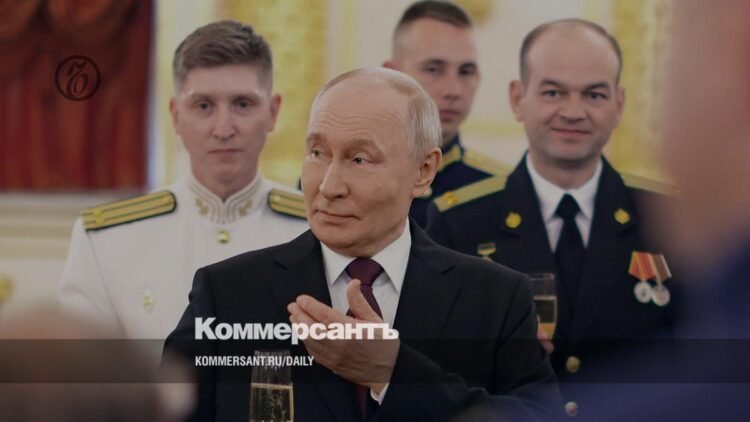 Putin met with graduates of military universities at the Grand Kremlin Palace