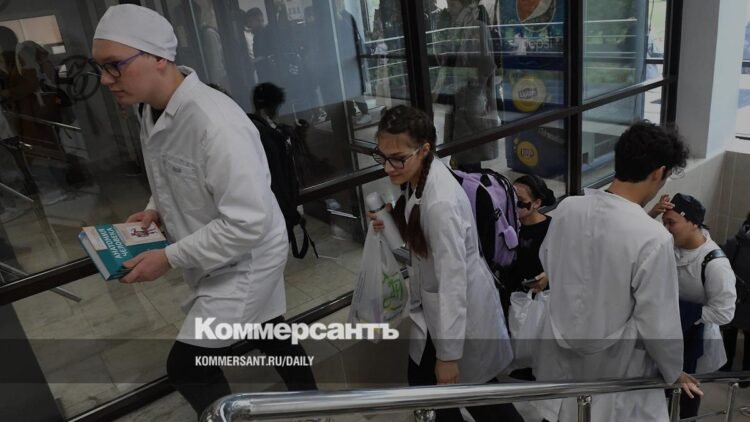 Putin discussed mentoring of doctors and personnel growth with the Ministry of Health
