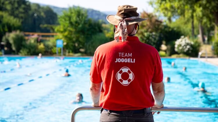 Lifeguards reveal: These 7 pool no-gos are the most annoying