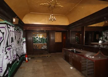 Paragon art deco cafe Katoomba, the graffiti and the landmark court action