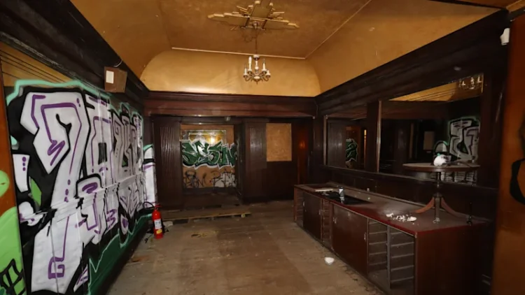 Paragon art deco cafe Katoomba, the graffiti and the landmark court action