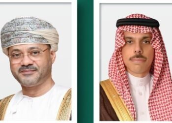 Al-Riyadh newspaper | Faisal bin Farhan and the Minister of Foreign Affairs of Oman discuss by telephone the latest developments in the situation in the region