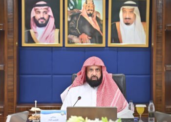 Al-Riyadh newspaper | Sheikh Al-Sanad chairs the first meeting of the Supreme Committee for the work of the General Presidency in Hajj, Umrah and Ziyarat Hajj in 1448 AH