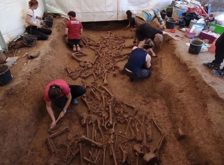 Skullless skeletons hide 7,000-year-old mystery