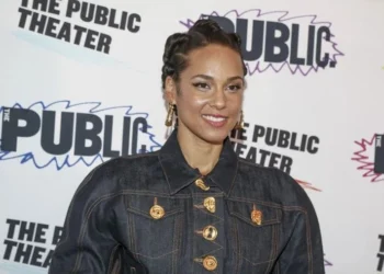 Alicia Keys broke off her relationship with her father at the age of 13