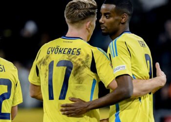 After the performance – Sweden stars Gyökeres and Isak start the rehearsal