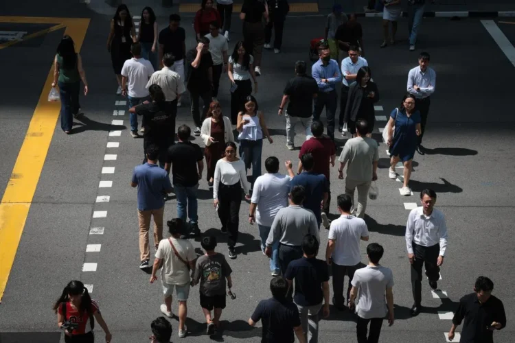 Civil servants to get 0.45-month mid-year bonus