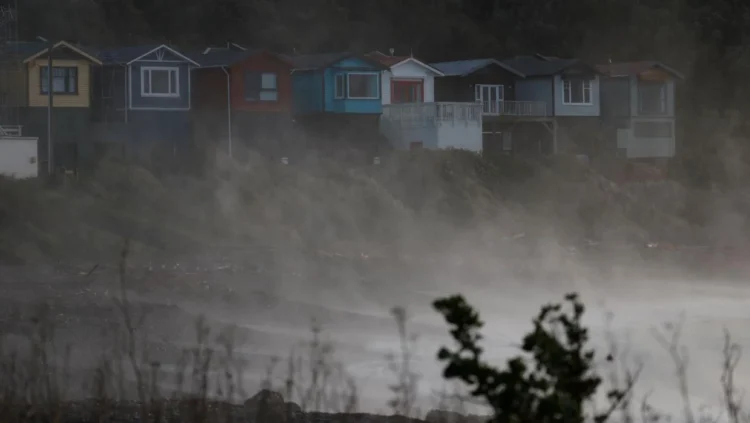 Wind hits 150kph, flights cancelled, in wild Wellington morning