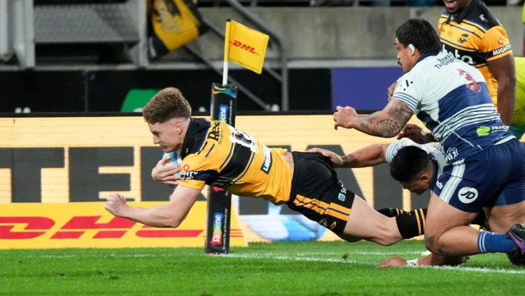 Tries galore early in Super Rugby Pacific semifinal between Hurricanes and Blues
