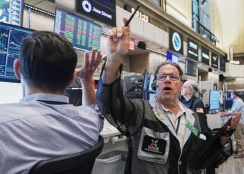 Sharp drops in Big Tech companies pull stocks lower on Wall Street
