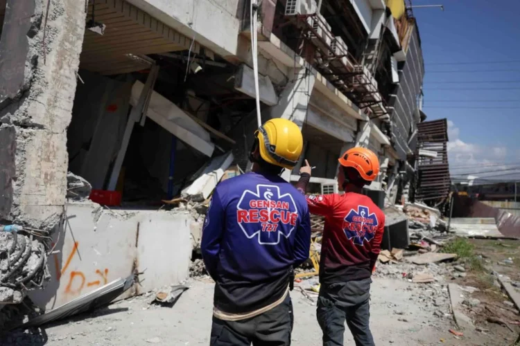 20,000 people displaced by the Philippine earthquake that killed at least 37