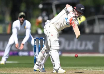 Phillips leads Black Caps fightback as Blundell notches 50 against England
