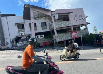 Dozens dead, hundreds injured after Philippines 7.8 magnitude quake