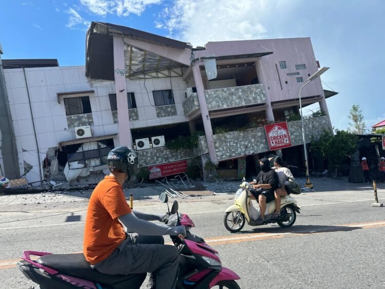 Dozens dead, hundreds injured after Philippines 7.8 magnitude quake