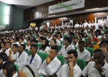 Mexico: A deputy asks to rescue 15 doctors in training in Cuba