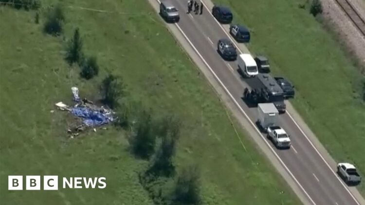 11 skydivers and pilot killed in US plane crashThe plane had just taken off in the US state of Missouri, but failed to gain altitude, according to local emergency responders.7 hrs agoUS & Canada