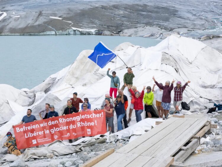 Petition calls for removal of tourist cave at Rhône Glacier