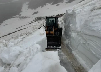 While Europe burns in Turkey in June, snow drifts of more than five meters are clear