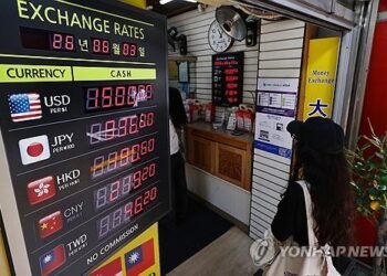(LEAD) S. Korea’s currency hits over 2-month low on renewed tension in Middle East
