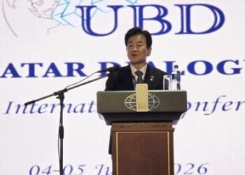 Unification minister floats 4-way peace talks involving 2 Koreas, U.S., China