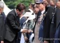 (LEAD) Lee says paying full respects to those killed in service an important ‘social duty’