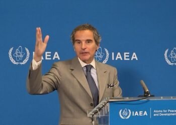 (LEAD) S. Korea’s nuclear-powered submarine program poses no proliferation concerns: IAEA chief