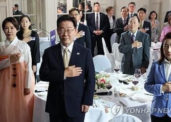 (LEAD) Lee arrives in Brussels for summits with Belgian, EU leaders