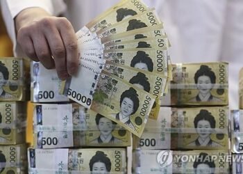 Money supply continues to rise in April on gains in deposits