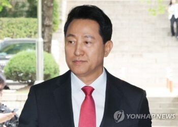 (2nd LD) 18-month prison term sought for Seoul mayor on charges of accepting illegal funds