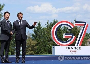 (LEAD) Lee calls for int’l cooperation to strengthen resilience of energy supply chains at G7 summit