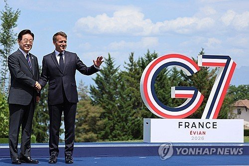 (LEAD) Lee calls for int’l cooperation to strengthen resilience of energy supply chains at G7 summit