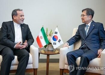 S. Korean, Iranian FMs discuss Hormuz transit, Mideast situation over phone