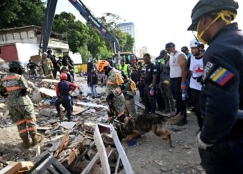 Double earthquake in Venezuela leaves at least 920 dead and 50,000 missing