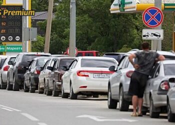 Petrol for 71 crowns. The Ukrainians cut Crimea off from fuel, the swindlers line their Premium pockets