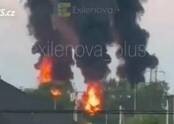 The debris again. The Ukrainians destroyed the Russians’ oil warehouse, Sevastopol is still without power. We are watching online