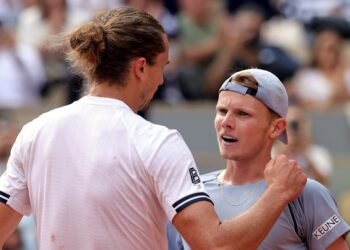 De Jong credits mental strength for French Open breakthrough