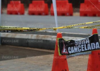 Corredor Xochi: Municipalidad de Mazatenango cierra tramo con rótulos de “obra cancelada” y empresa acciona legalmente