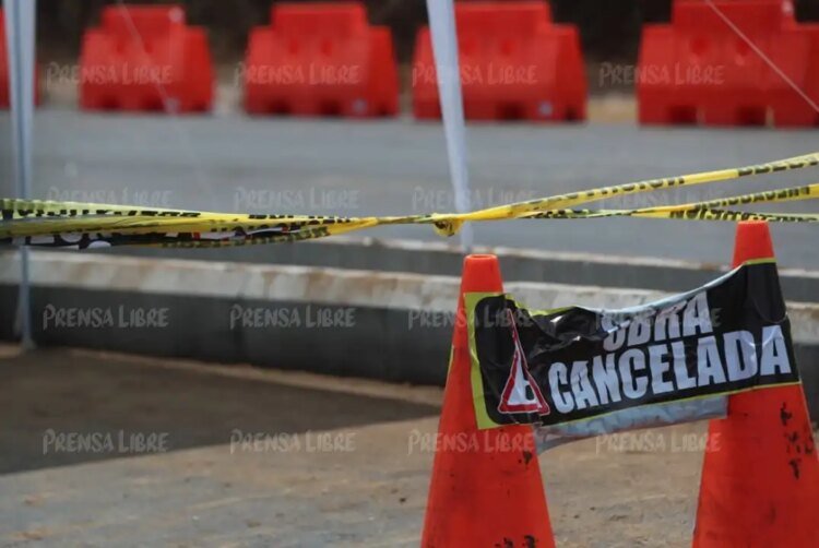 Corredor Xochi: Municipalidad de Mazatenango cierra tramo con rótulos de “obra cancelada” y empresa acciona legalmente