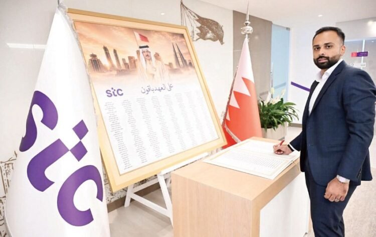 Gulf News | stc Bahrain employees sign a document of pledge and loyalty to the king